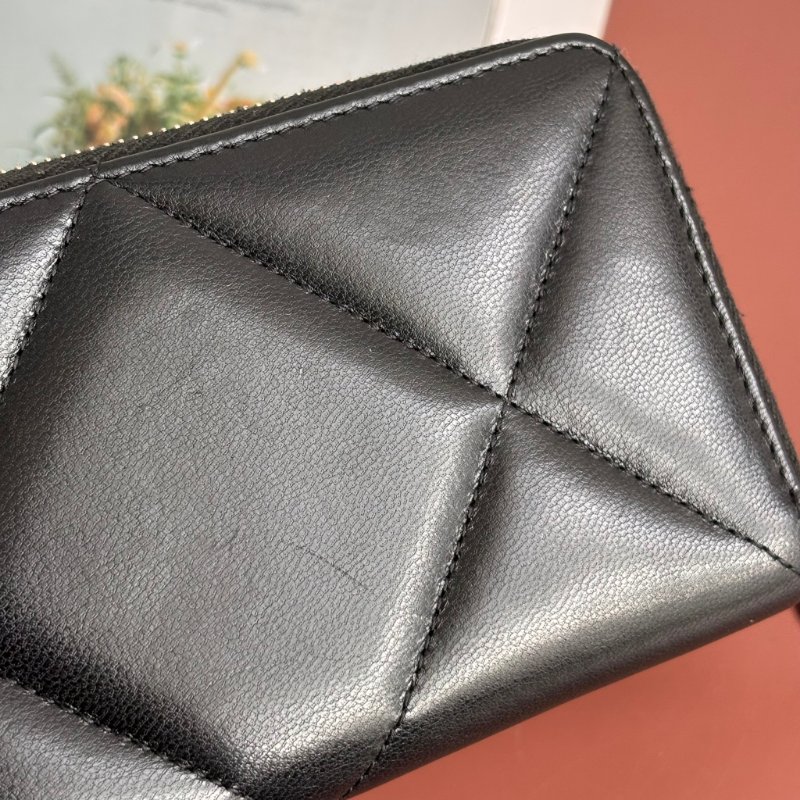 ::CHANEL::19 系列黑色菱格紋 皮穿鏈金雙C 拉鍊中夾-15