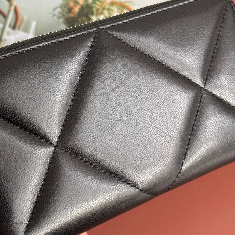 ::CHANEL::19 系列黑色菱格紋 皮穿鏈金雙C 拉鍊中夾-16