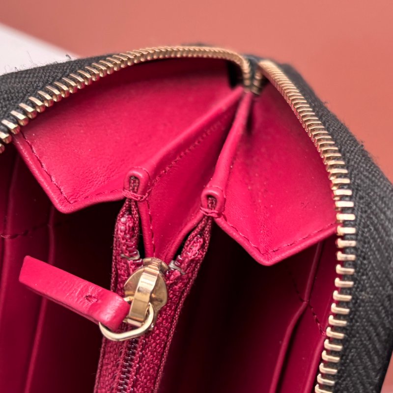 ::CHANEL::19 系列黑色菱格紋 皮穿鏈金雙C 拉鍊中夾-24