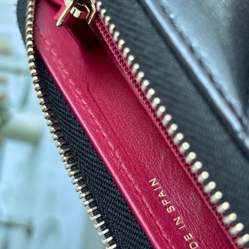 ::CHANEL::19 系列黑色菱格紋 皮穿鏈金雙C 拉鍊中夾-25