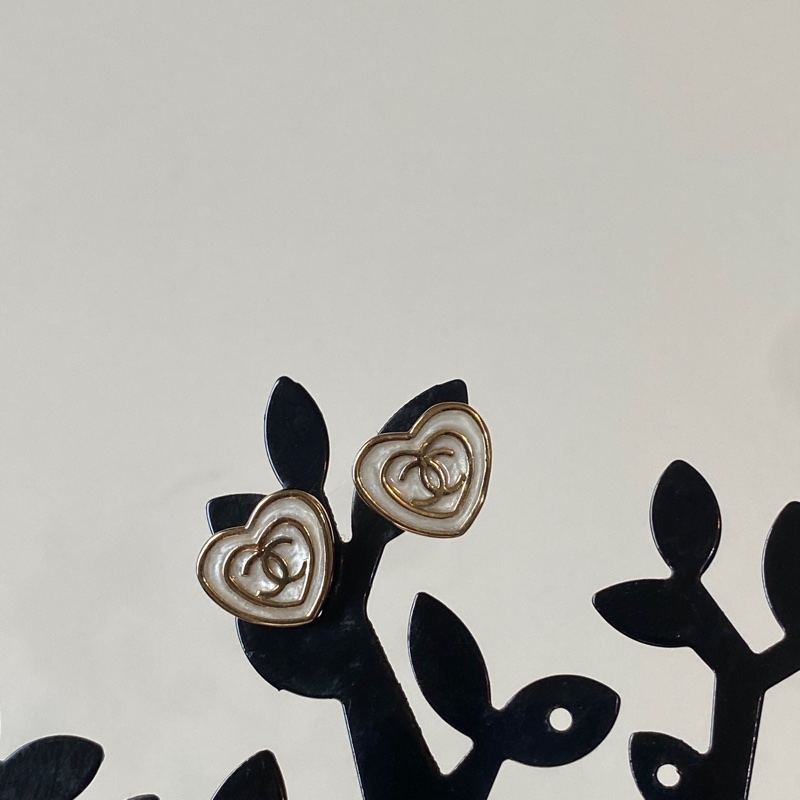 914intheair精品代購『全新閒置』Chanel 愛心logo耳環 香奈兒 愛心貝母耳釘-2