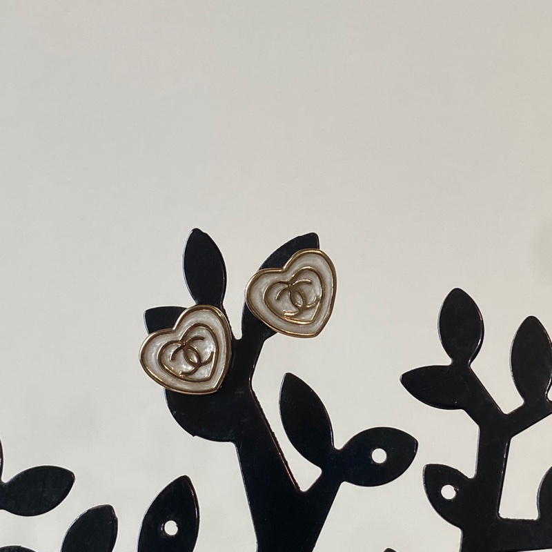 914intheair精品代購『全新閒置』Chanel 愛心logo耳環 香奈兒 愛心貝母耳釘-3