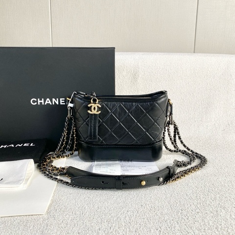 新款芯片款！Chanel 香奈兒 Gabrielle 流浪包黑金牛皮 小號