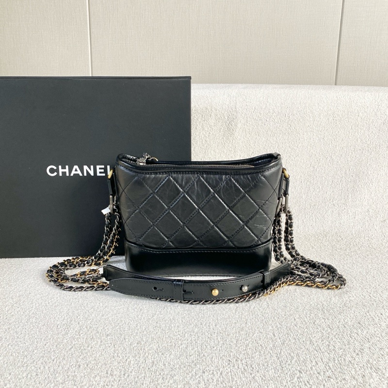 新款芯片款！Chanel 香奈兒 Gabrielle 流浪包黑金牛皮 小號-2