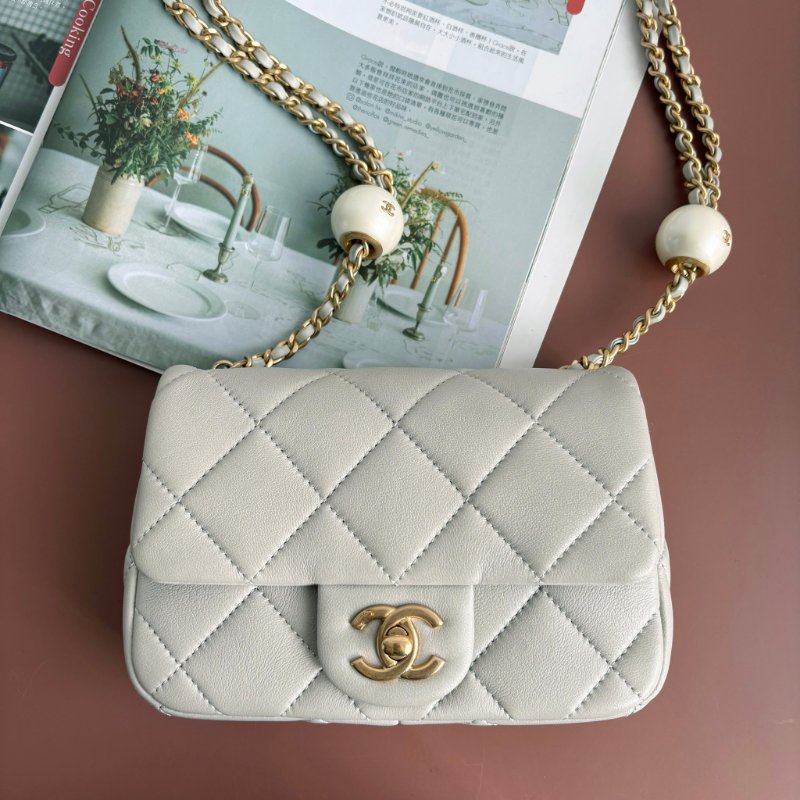 MINI COCO ::CHANEL:: 淺灰色菱格紋皮革金雙C小方胖 雙珍珠調節扣鏈包-0