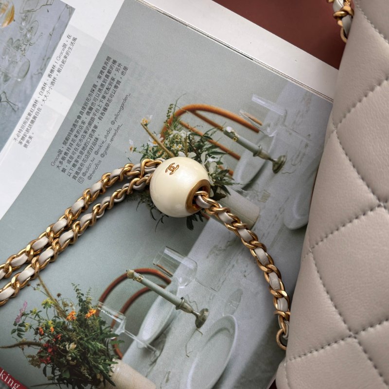 MINI COCO ::CHANEL:: 淺灰色菱格紋皮革金雙C小方胖 雙珍珠調節扣鏈包-4