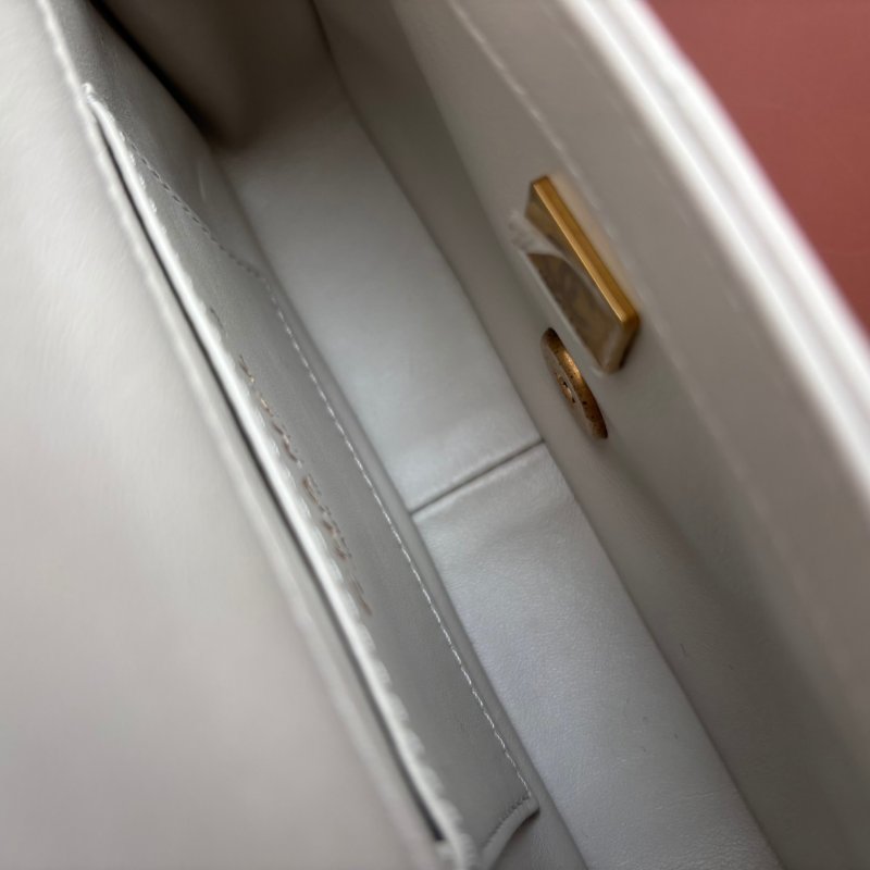 MINI COCO ::CHANEL:: 淺灰色菱格紋皮革金雙C小方胖 雙珍珠調節扣鏈包-23