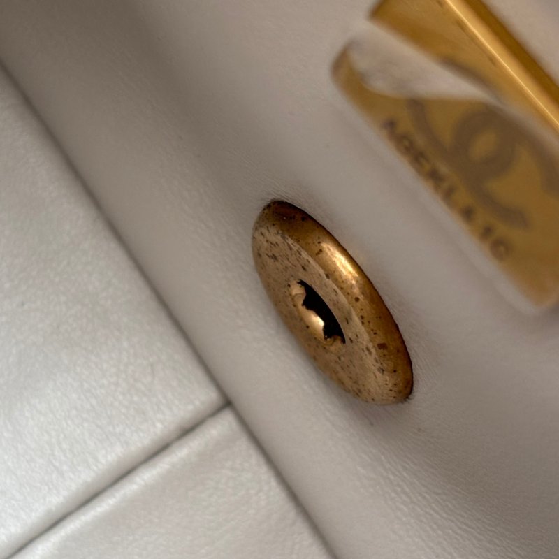 MINI COCO ::CHANEL:: 淺灰色菱格紋皮革金雙C小方胖 雙珍珠調節扣鏈包-28