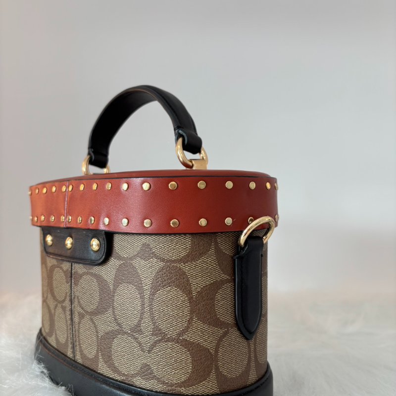 Coach 鉚釘拼色化妝斜背包-4