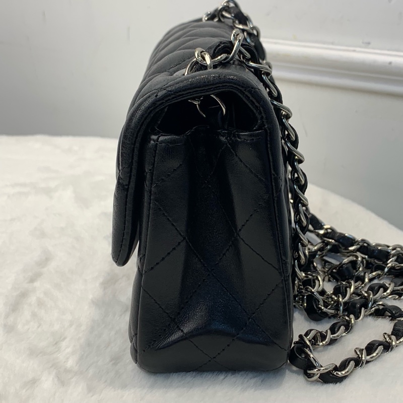 Chanel 大Mini黑羊皮 好睇又大容量Chanel 情人節必送💌-4