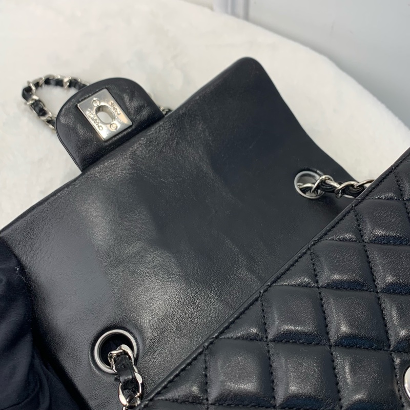 Chanel 大Mini黑羊皮 好睇又大容量Chanel 情人節必送💌-10