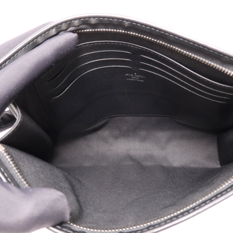 LOUIS VUITTON Monogram Eclipse Pochette Voyage MM銀扣手拿包-4