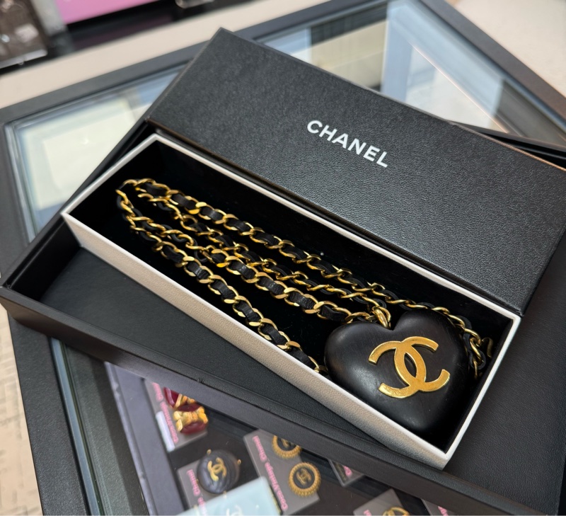 Chanel Vintage 1993 Wooden Heart CC & Leather Chain Necklace-1