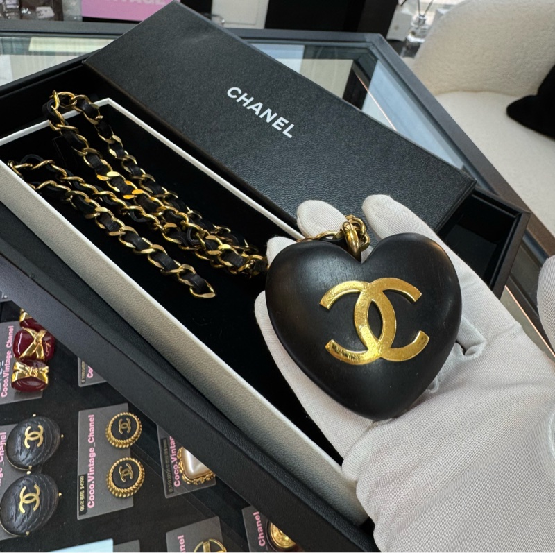 Chanel Vintage 1993 Wooden Heart CC & Leather Chain Necklace-2