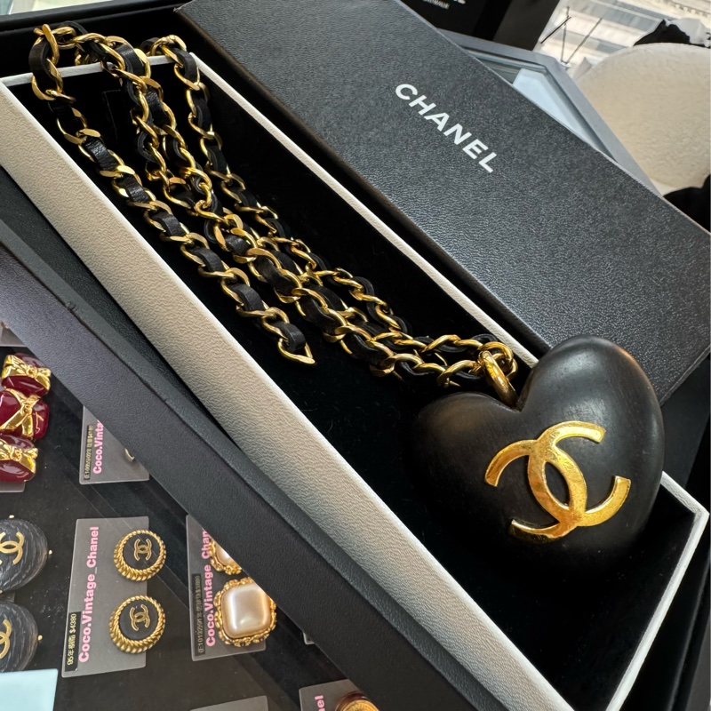 Chanel Vintage 1993 Wooden Heart CC & Leather Chain Necklace-3