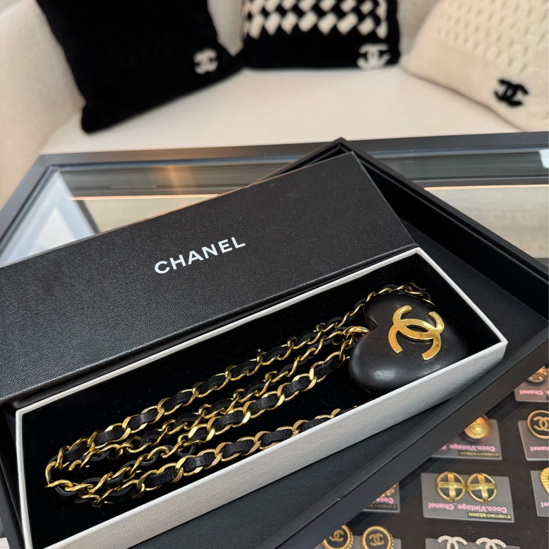 Chanel Vintage 1993 Wooden Heart CC & Leather Chain Necklace-4