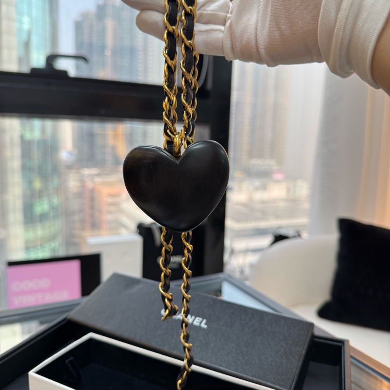 Chanel Vintage 1993 Wooden Heart CC & Leather Chain Necklace-7