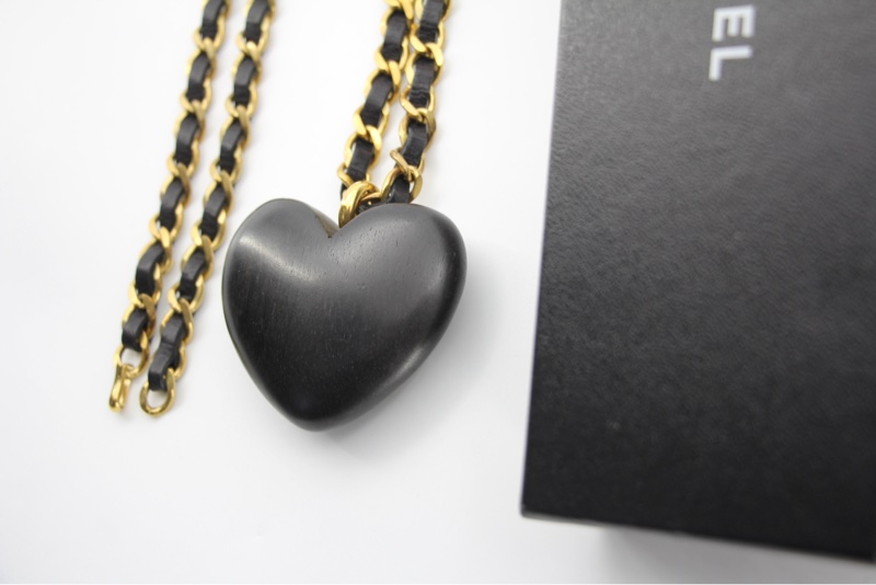 Chanel Vintage 91 Wooden Heart CC & Leather Chain Necklace-3