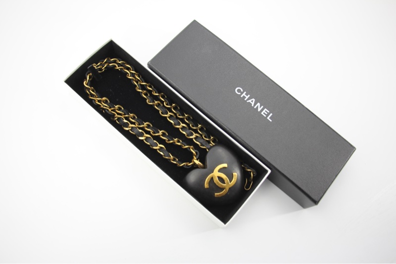 Chanel Vintage 91 Wooden Heart CC & Leather Chain Necklace-5