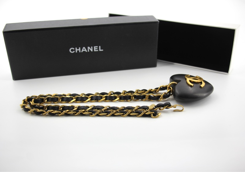 Chanel Vintage 91 Wooden Heart CC & Leather Chain Necklace-10