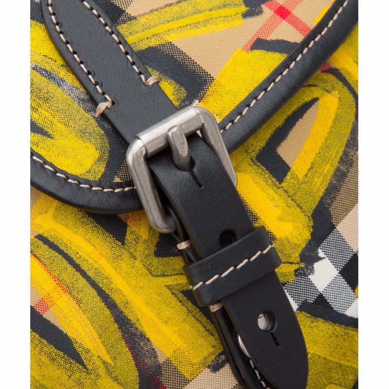 Burberry 女士 經典格紋塗鴉雙肩背包均碼碼常規、16 X 10 X 26  CM-4