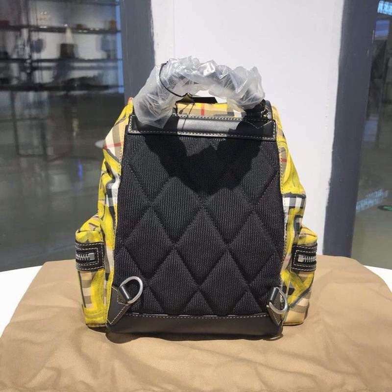 Burberry 女士 經典格紋塗鴉雙肩背包均碼碼常規、16 X 10 X 26  CM-7