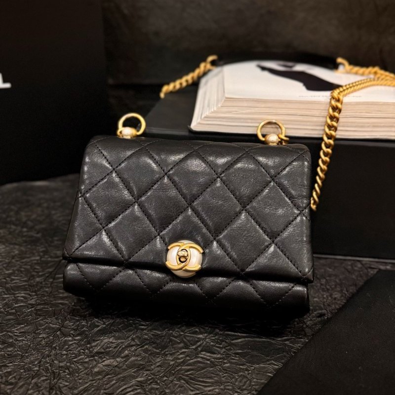 香奈兒/Chanel 珍珠金扣方胖子 黑色菱格羊皮珍珠斜背包-0