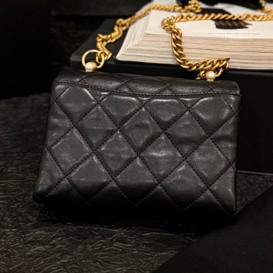 香奈兒/Chanel 珍珠金扣方胖子 黑色菱格羊皮珍珠斜背包-1