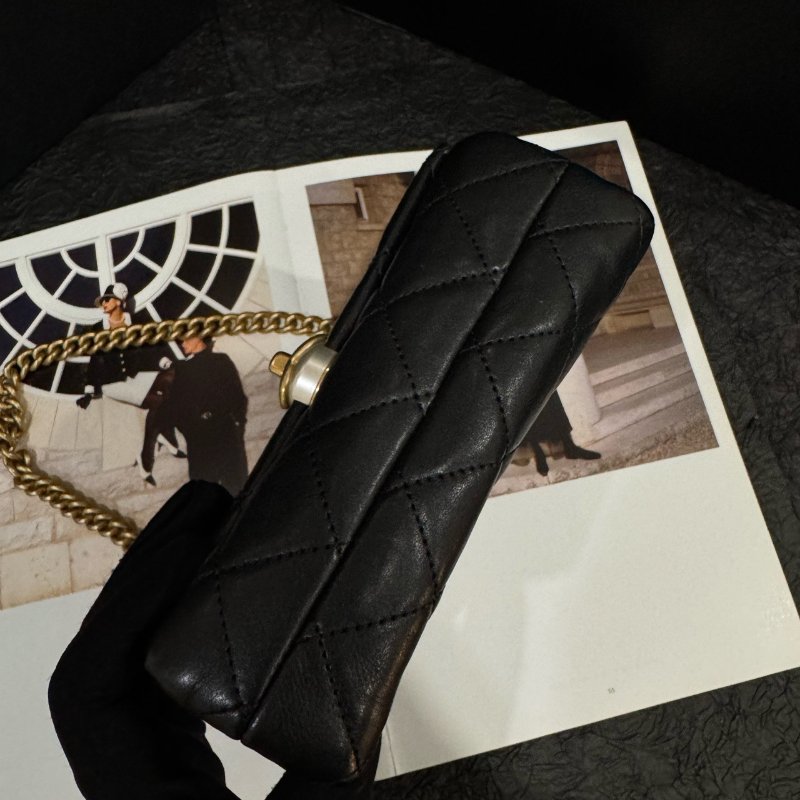 香奈兒/Chanel 珍珠金扣方胖子 黑色菱格羊皮珍珠斜背包-7