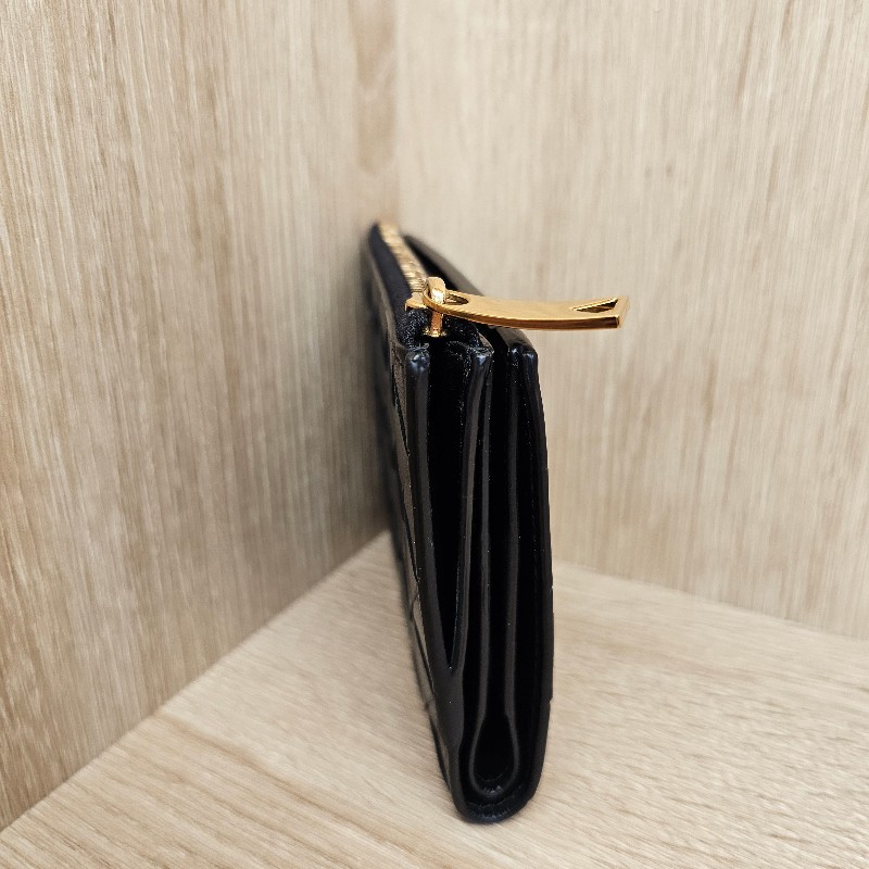 [農曆新年特價好物🧧] BV黑羊皮金釦編織Bi-Fold短夾-1