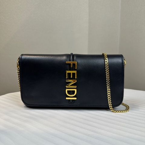 芬迪/Fendi WOC 黑色牛皮金扣鏈條斜背包 21x5x11cm21x5x11cm