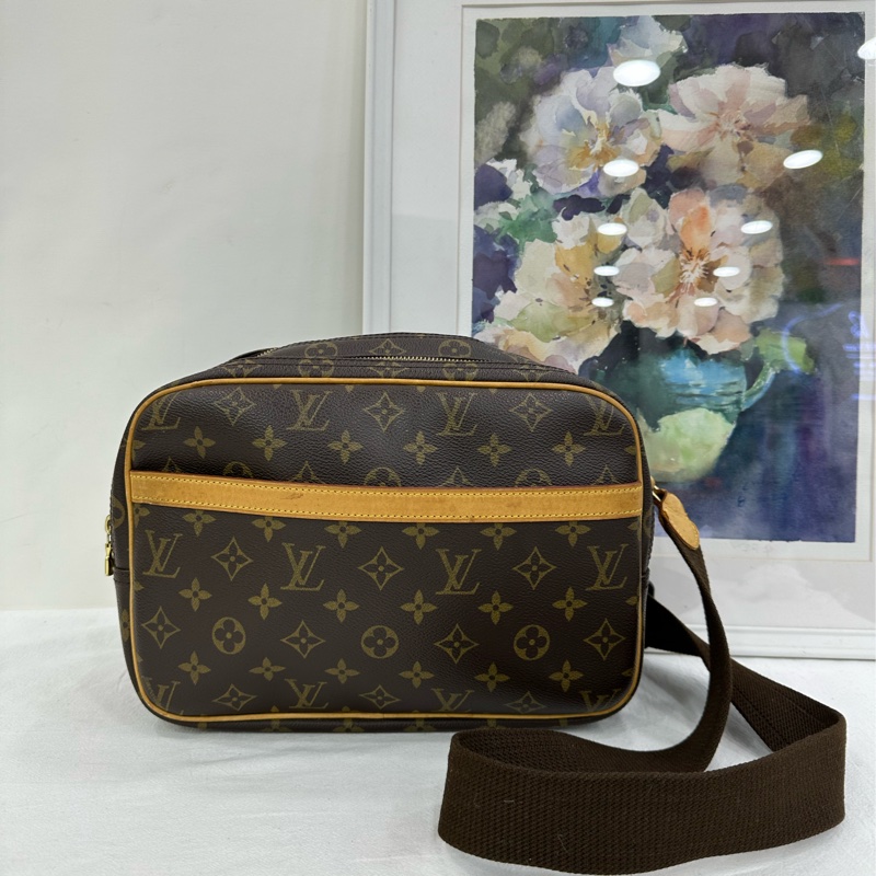 LV路易威登老花記者包 經典雙層設計 金色五金 肩帶 使用痕跡明顯 ，肩帶植鞣革磨損-1