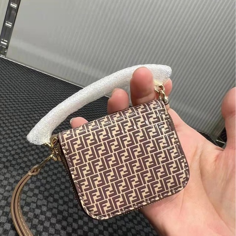 Fendi 女士 徽標鏈式零錢包均碼碼7.5*6.5*2cm