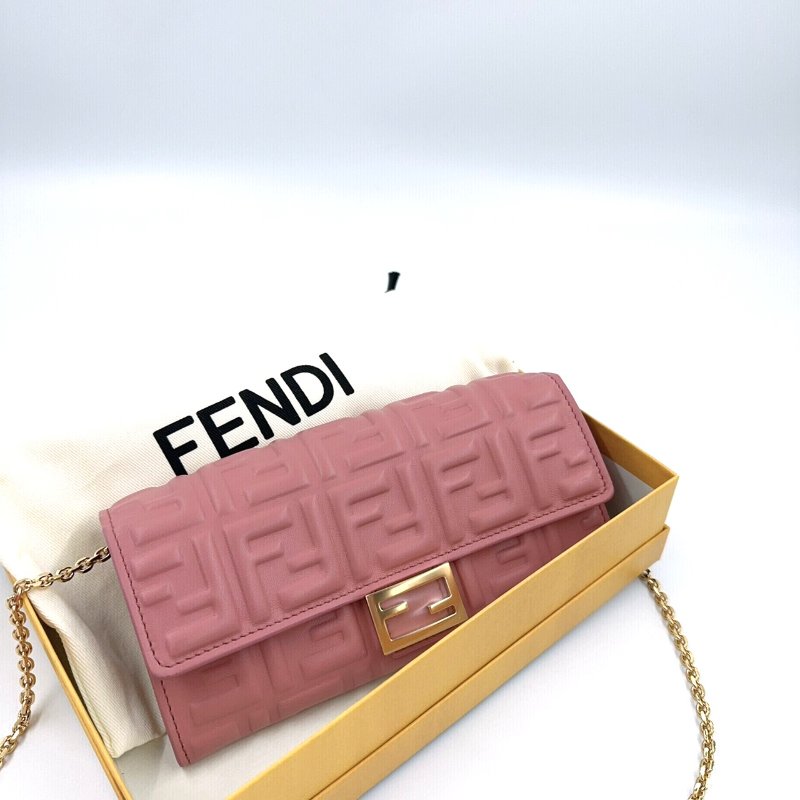 FENDI粉色羊皮Baguette鍊條皮夾WOC 8M0365(膠膜還在!)-1