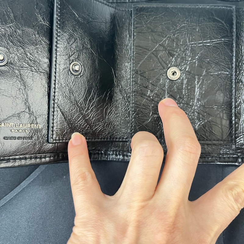 YSL聖羅蘭Saint Laurent Niki黑色揉製牛皮三折短夾#男女適用#-16