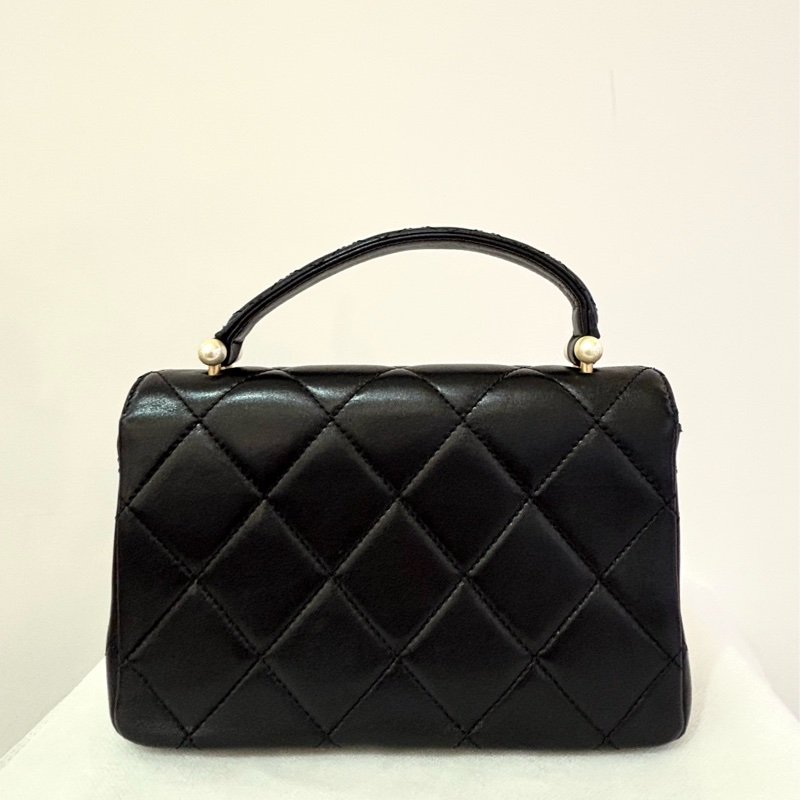 Chanel黑羊皮霧金鏈（珍珠）提把口蓋包-1