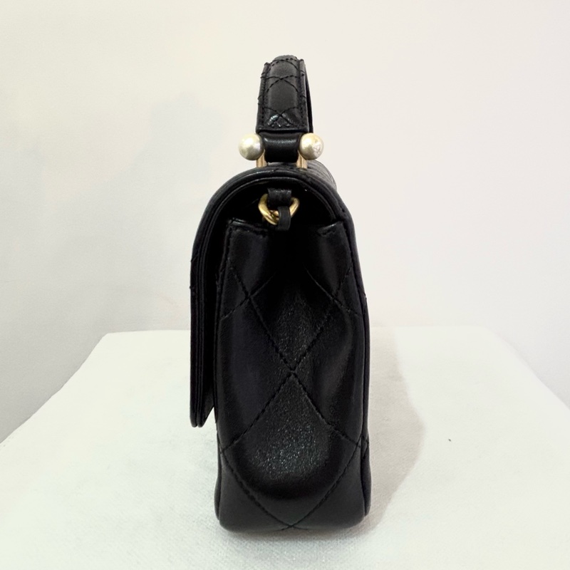 Chanel黑羊皮霧金鏈（珍珠）提把口蓋包-3