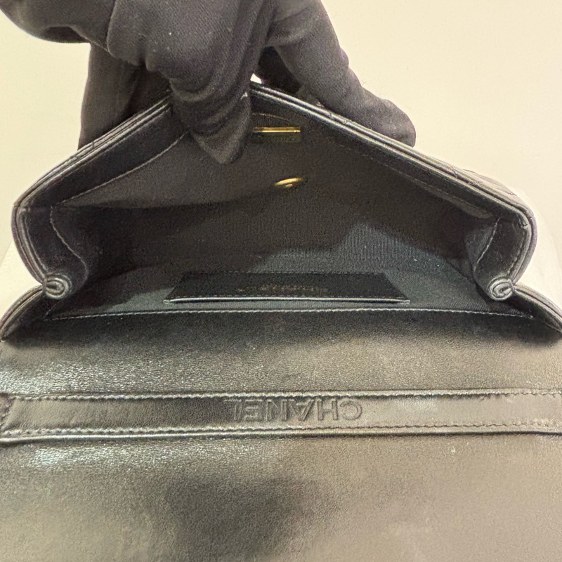 Chanel黑羊皮霧金鏈（珍珠）提把口蓋包-8