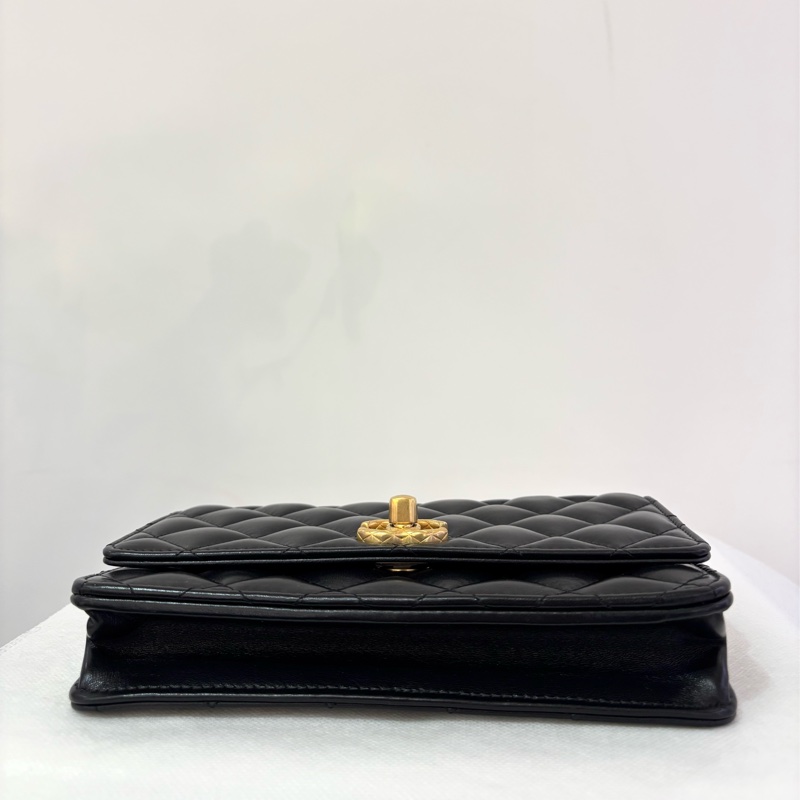 Chanel黑羊皮金鏈長調節釦WOC-4