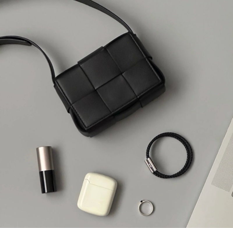 BV Bottega Veneta Cassette 黑色 奶茶色 6格包 小廢包 小包-2