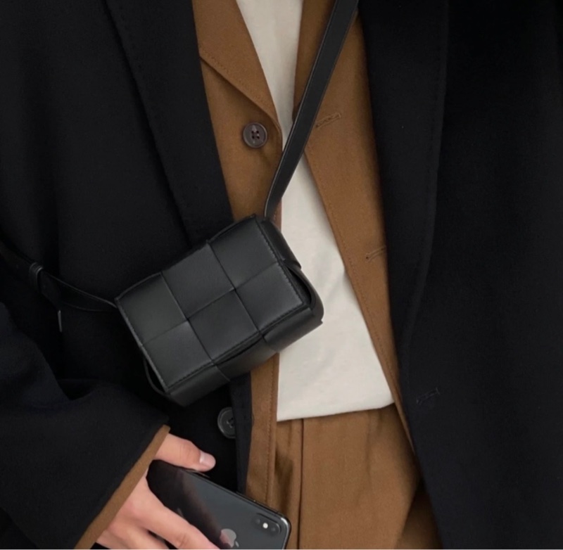 BV Bottega Veneta Cassette 黑色 奶茶色 6格包 小廢包 小包-3