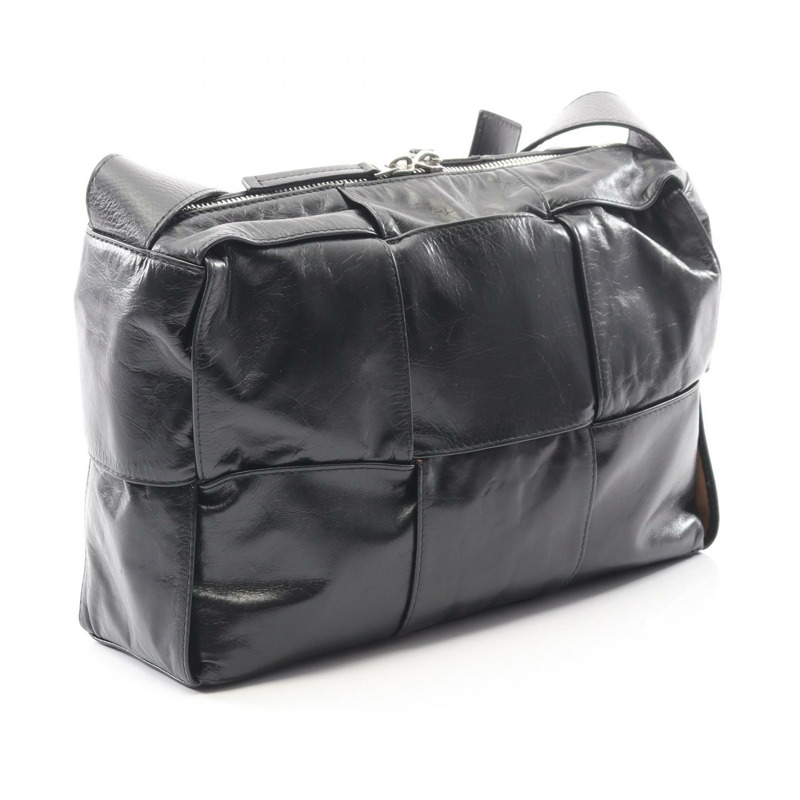 BOTTEGA VENETA Arco 相機斜背包，黑色真皮，男士二手。-1