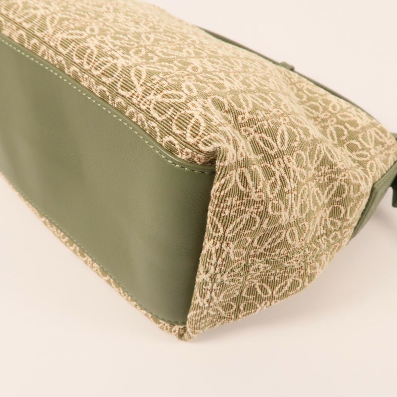 LOEWE 帆布Small Cubi Bag金扣手挽袋-7