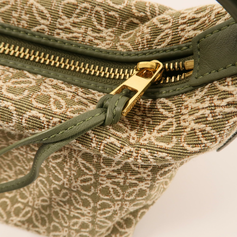 LOEWE 帆布Small Cubi Bag金扣手挽袋-10