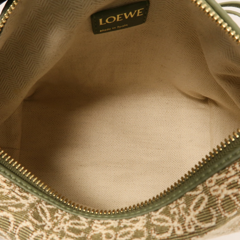LOEWE 帆布Small Cubi Bag金扣手挽袋-11