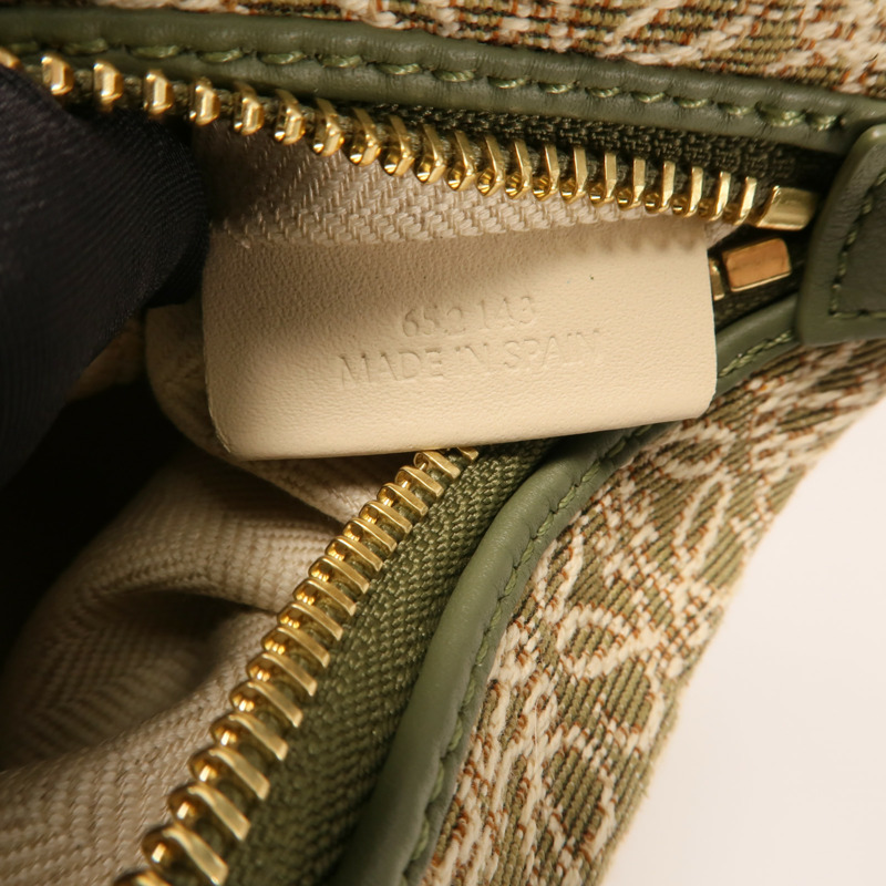 LOEWE 帆布Small Cubi Bag金扣手挽袋-13