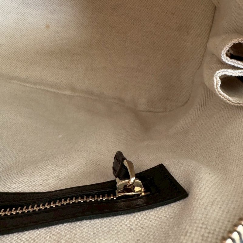 🎉全黑質感低調 GUCCI 黑色漆皮ALMA手提肩背斜背包-9