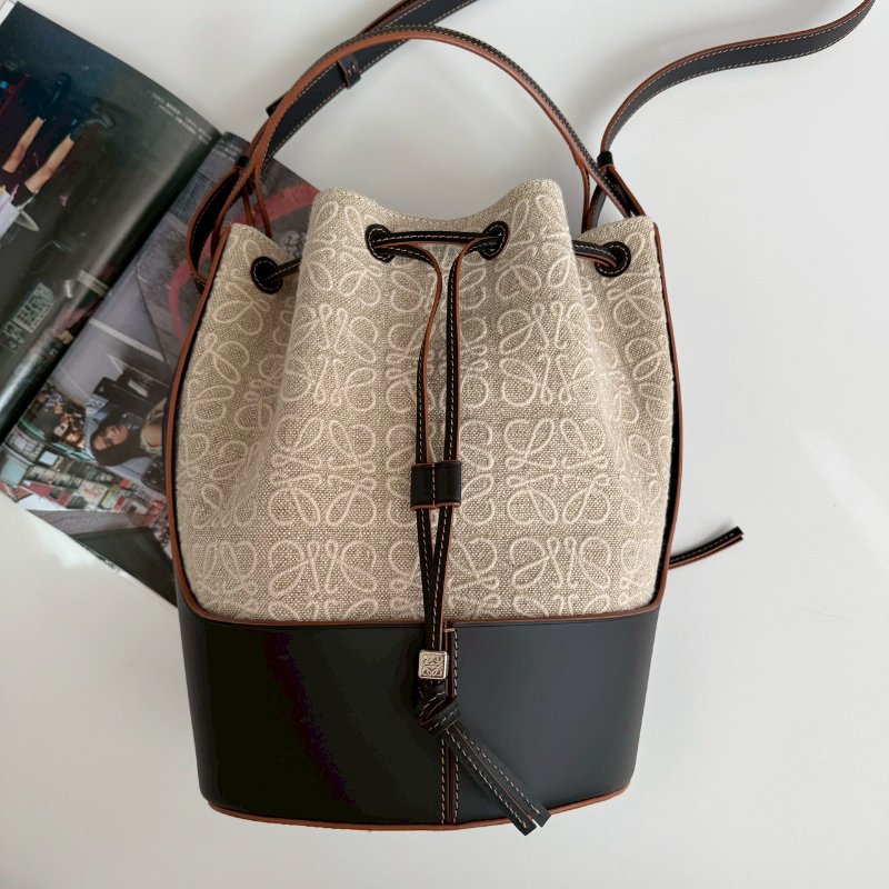 😍近九成新 Loewe 米色刺繡拼黑色氣球肩背包-0