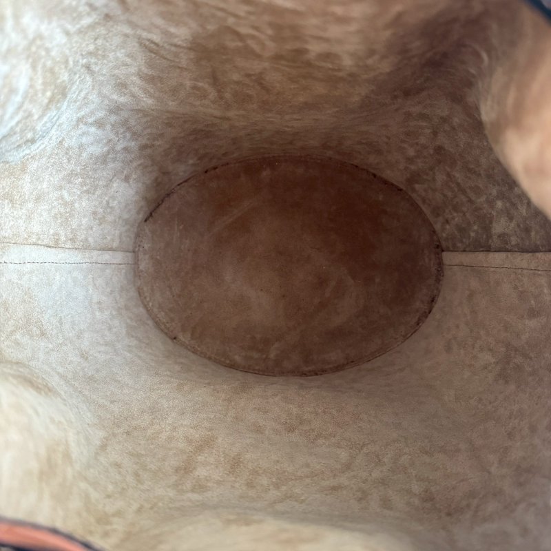 😍近九成新 Loewe 米色刺繡拼黑色氣球肩背包-3