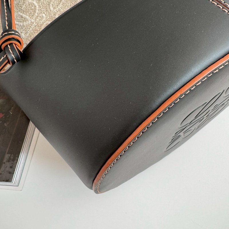 😍近九成新 Loewe 米色刺繡拼黑色氣球肩背包-7